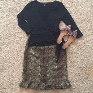 💥DONATE SOON💥Midi animal print ruffled skirt.